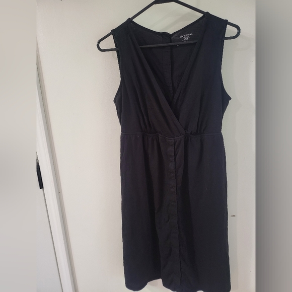 Dress - Picture 2 of 6